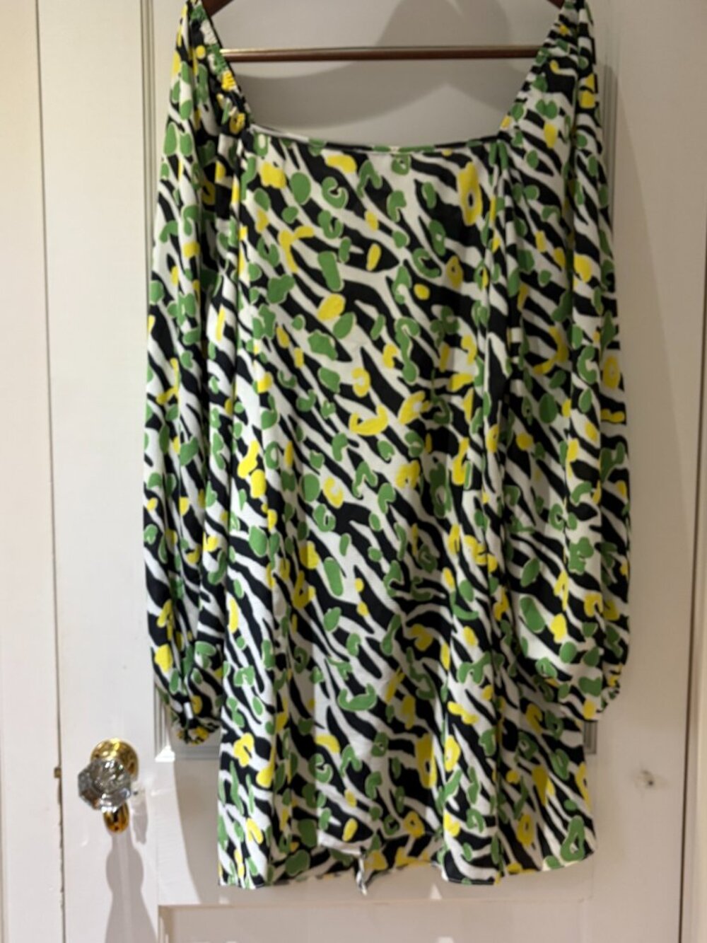 ASOS DESIGN Curve flared sleeve mini tea dress in abstract zebra print Size 18 - Picture 9 of 10